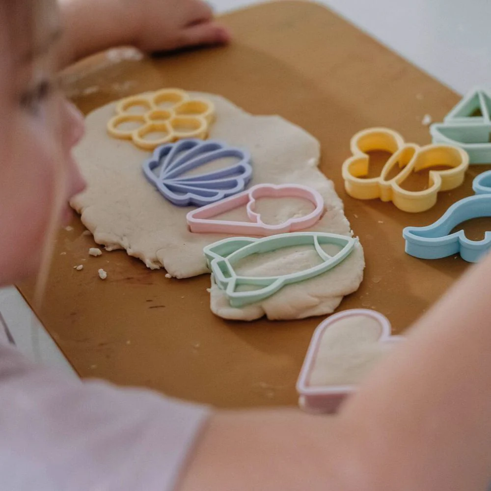 Cookie Cutter / Play Dough Cutter Set - Playdough Assorted Colour Shapes (set of 10) - Image 3