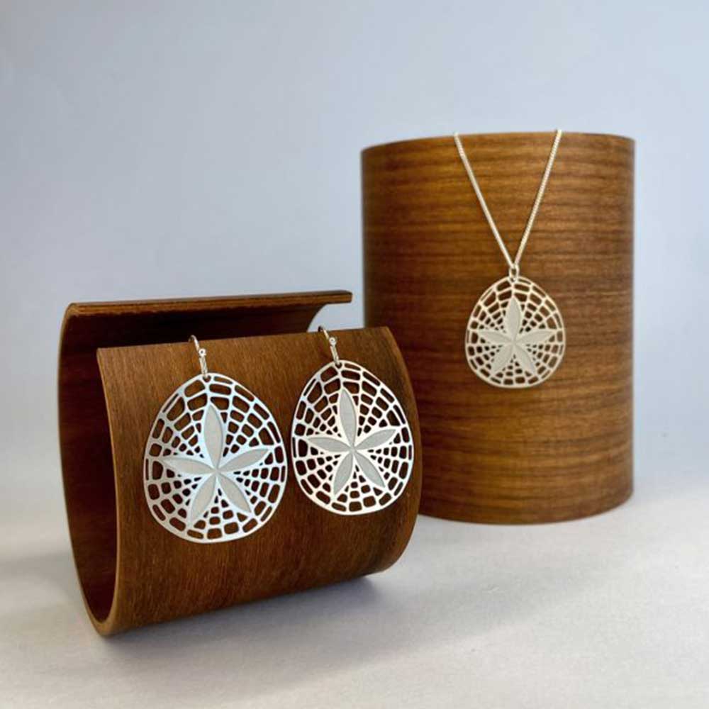 Go Do Good Hook Earrings - Sand Dollar - Image 5