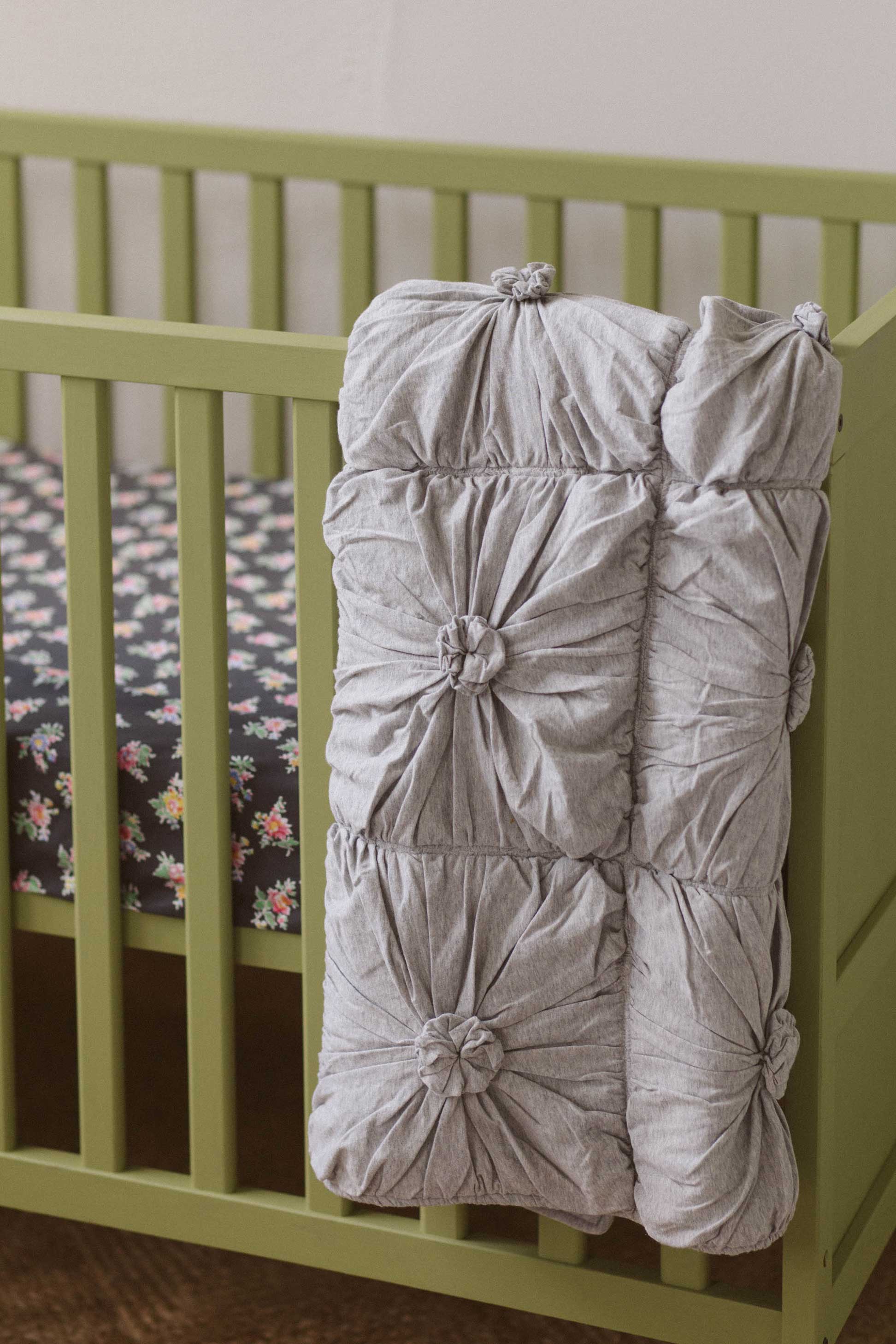 Lazybones Organic Cotton Cot Quilt - Rosette Grey Marle - Image 4