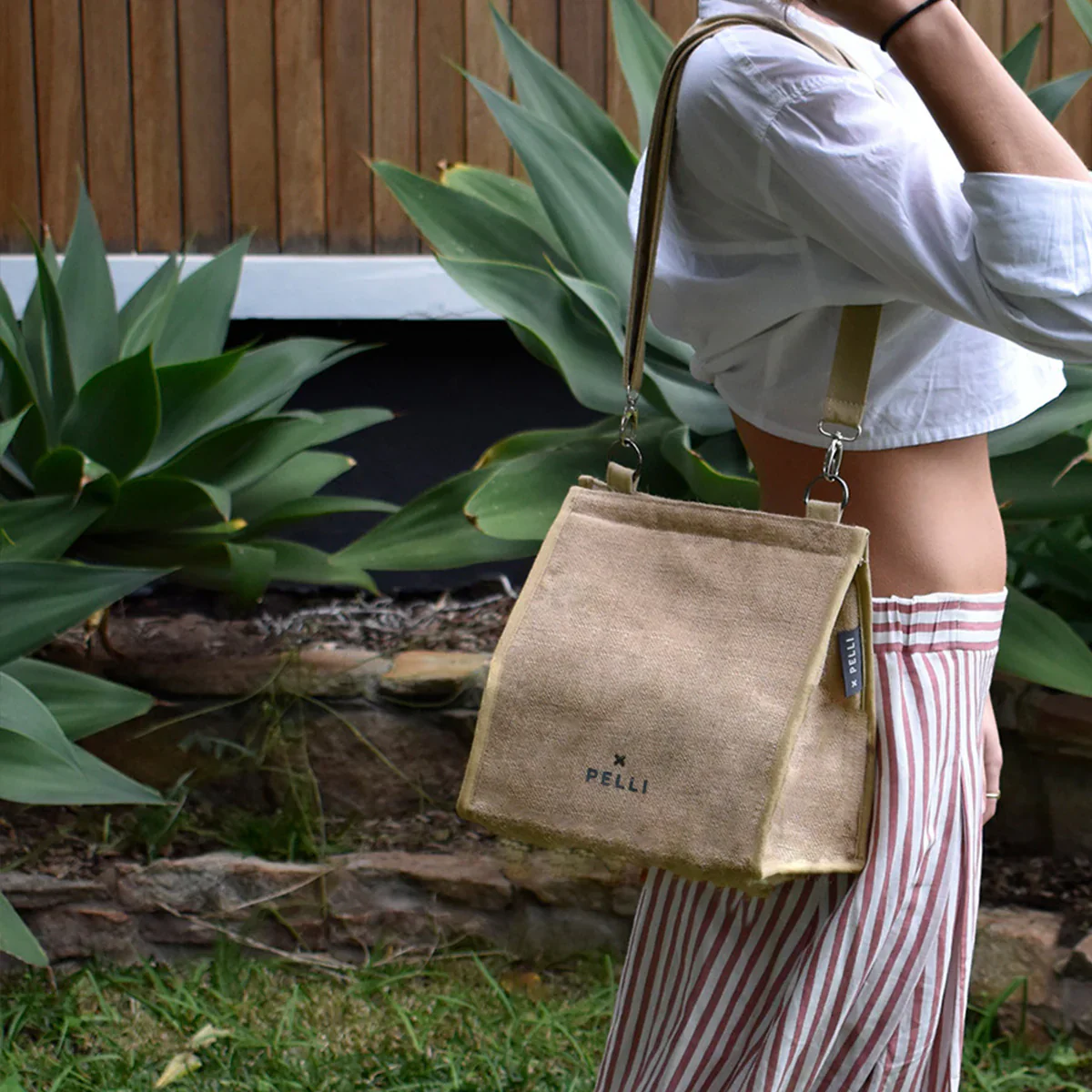 Pelli Crossbody JUTE Insulated Lunch Bag - Image 4