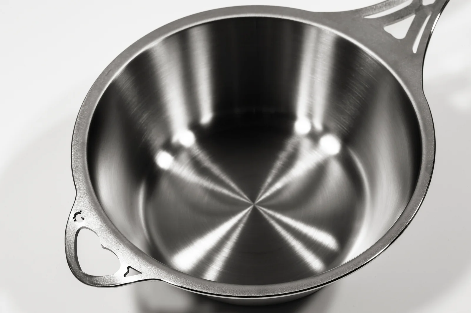 Solidteknics Nöni Stainless Steel 4.5L Saucepan + 27cm Skillet Lid Set - Image 4