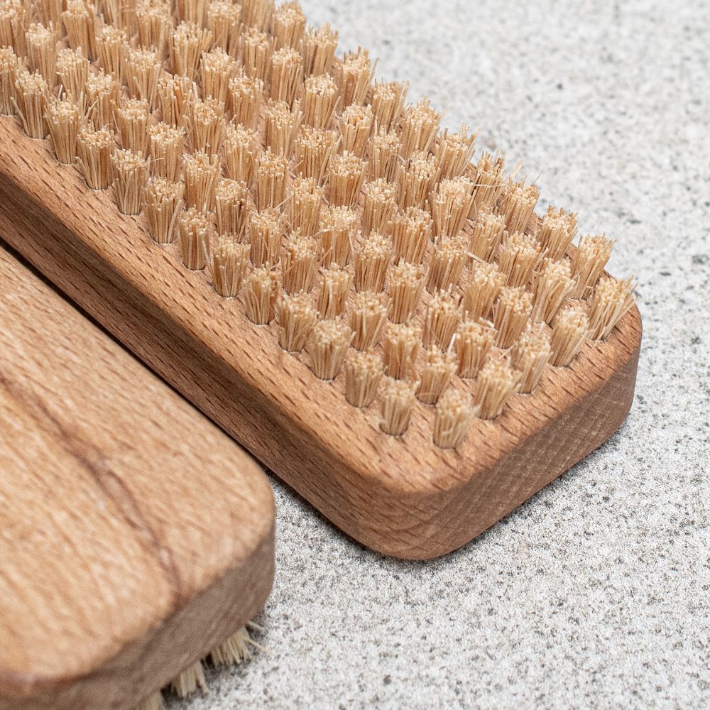Wooden Gardener's Nail Brush - Image 2